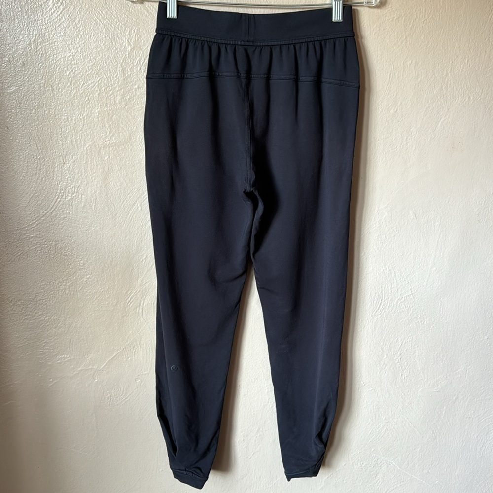 Lululemon Twisted And Tucked Pant 25” - Picture 4 of 7